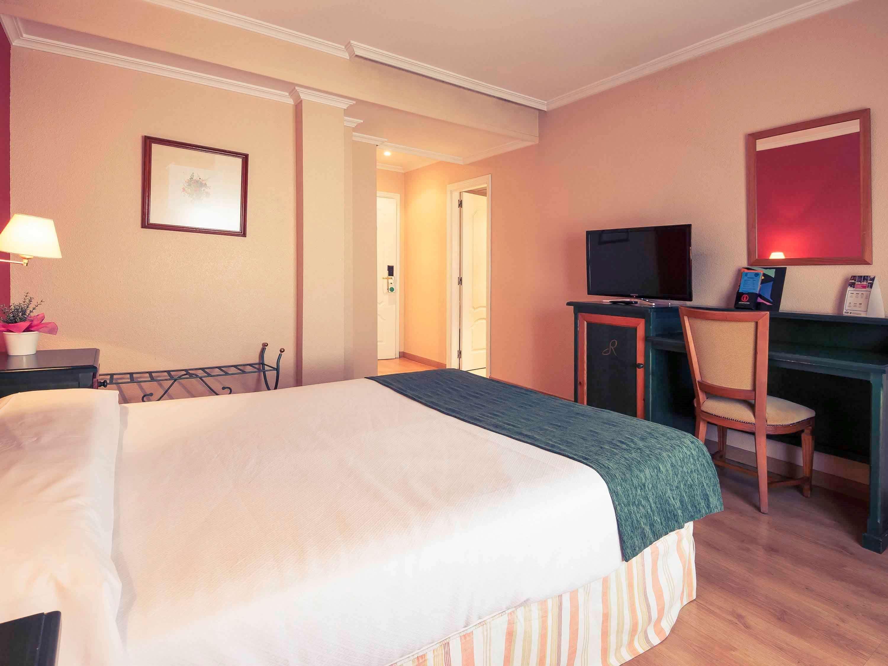 Hotel Rio Бадахос Екстериор снимка