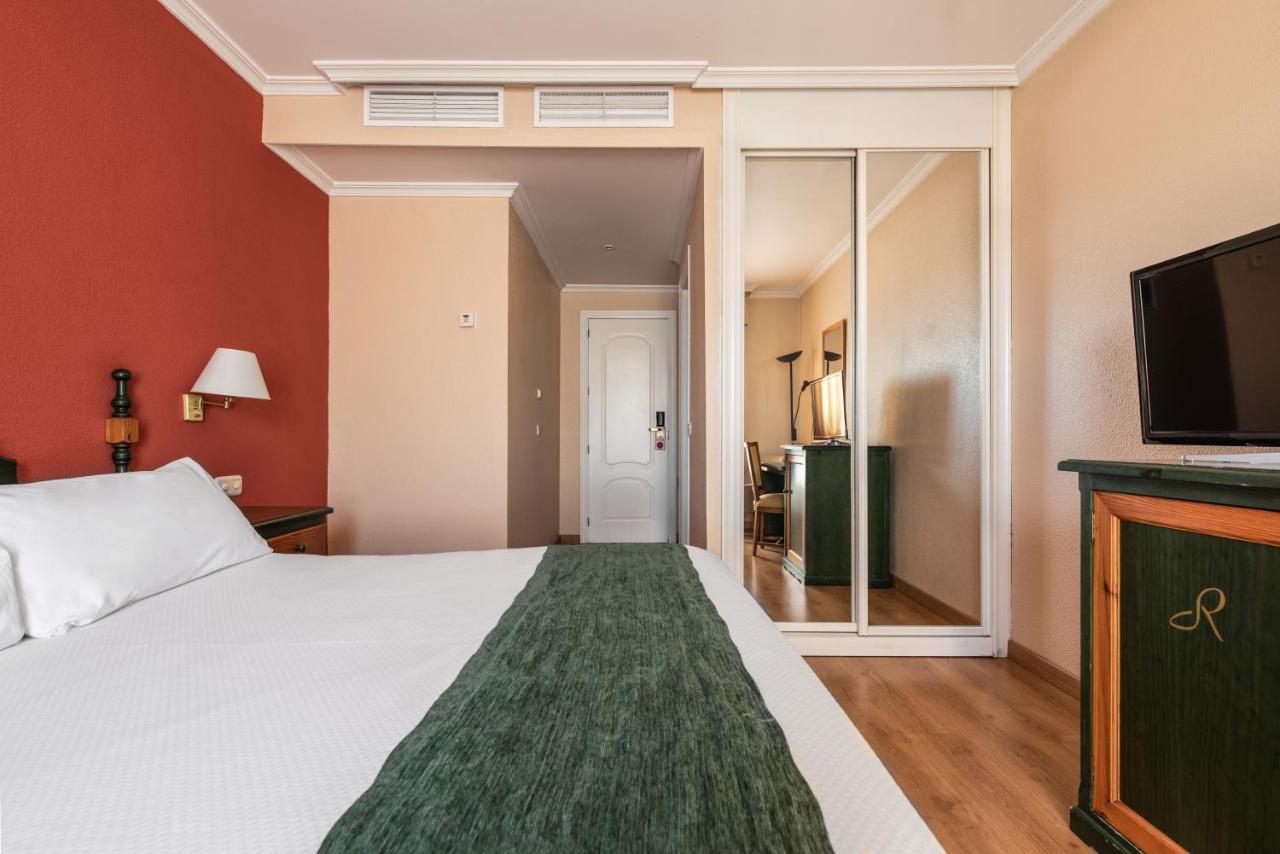 Hotel Rio Бадахос Екстериор снимка
