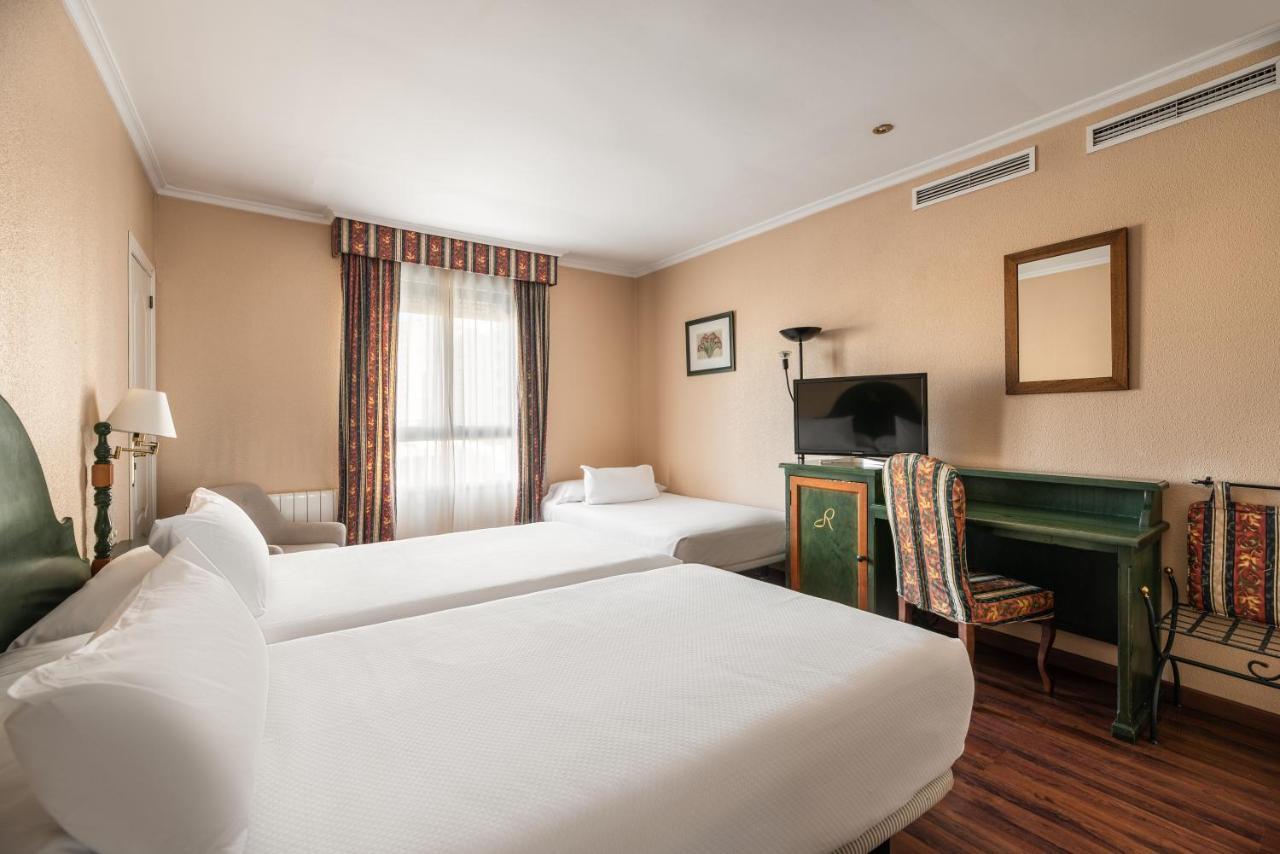 Hotel Rio Бадахос Екстериор снимка